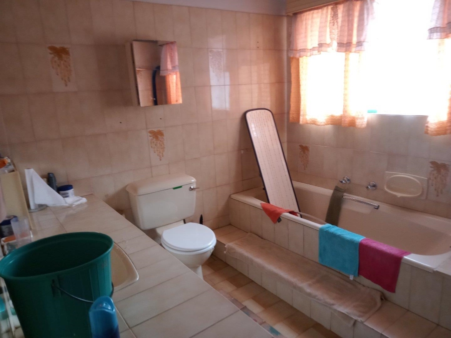 5 Bedroom Property for Sale in Annlin Gauteng