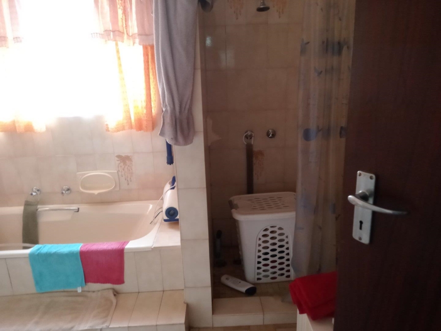 5 Bedroom Property for Sale in Annlin Gauteng