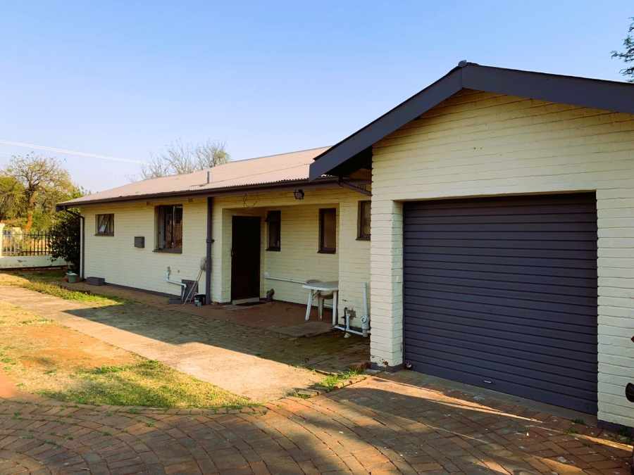 To Let 3 Bedroom Property for Rent in Kwaggasrand Gauteng
