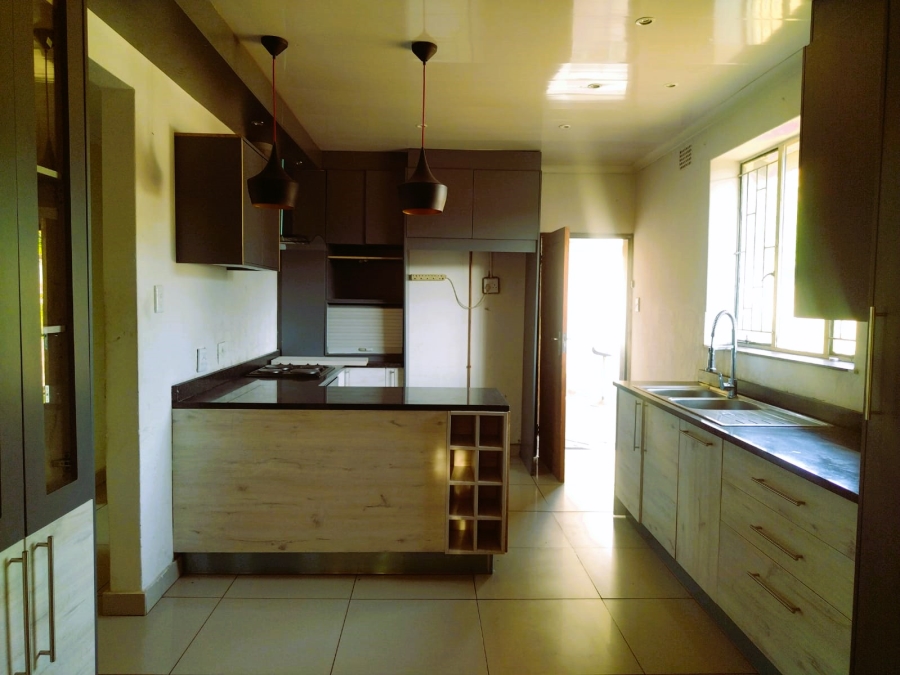 To Let 3 Bedroom Property for Rent in Kwaggasrand Gauteng