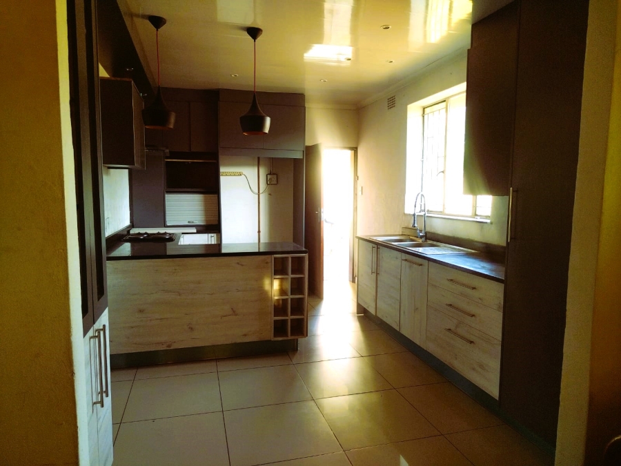 To Let 3 Bedroom Property for Rent in Kwaggasrand Gauteng