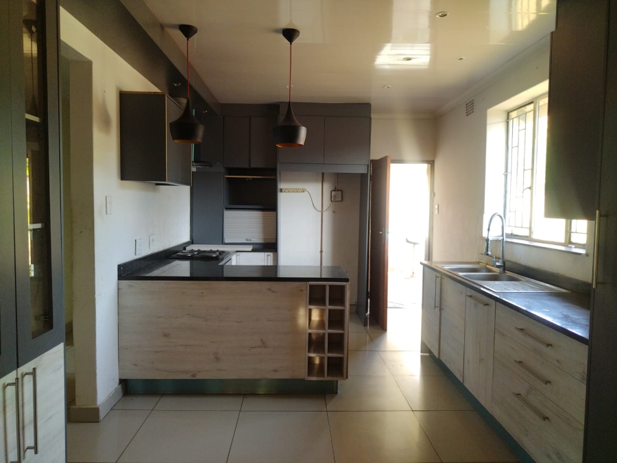 To Let 3 Bedroom Property for Rent in Kwaggasrand Gauteng