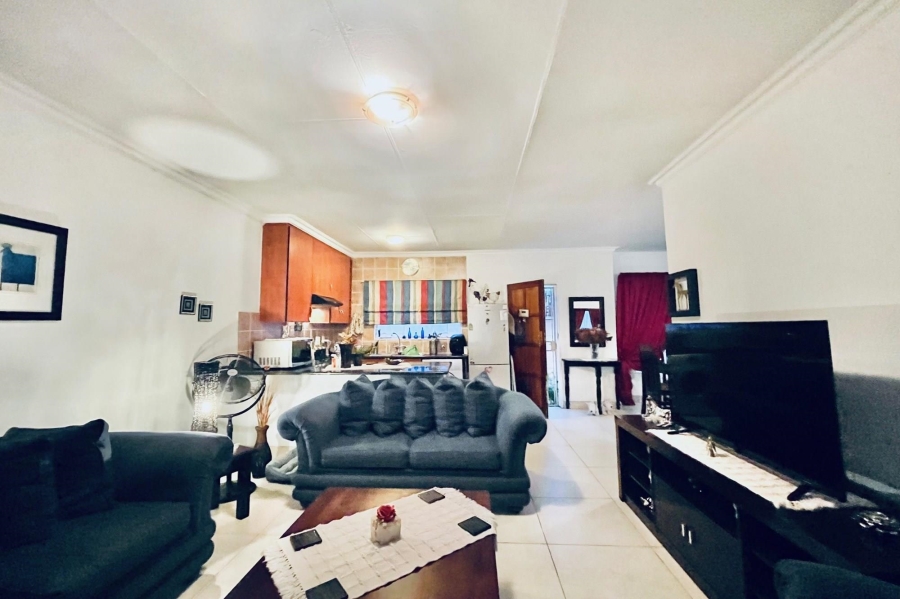 2 Bedroom Property for Sale in Faerie Glen Gauteng