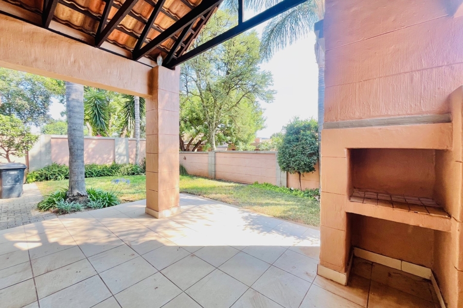 2 Bedroom Property for Sale in Faerie Glen Gauteng