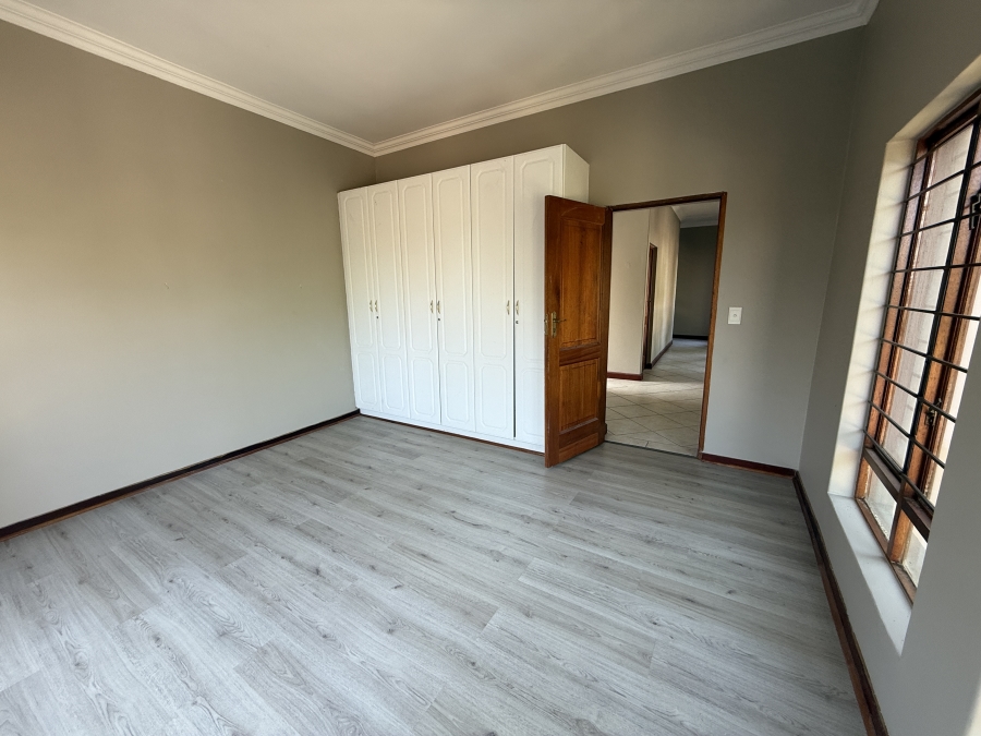 To Let 4 Bedroom Property for Rent in Ruimsig Country Estate Gauteng