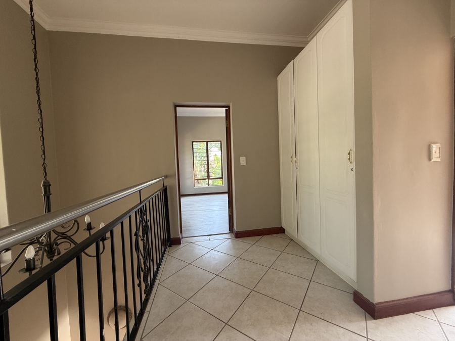 To Let 4 Bedroom Property for Rent in Ruimsig Country Estate Gauteng