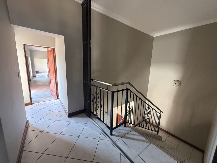 To Let 4 Bedroom Property for Rent in Ruimsig Country Estate Gauteng