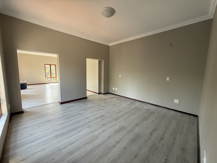 To Let 4 Bedroom Property for Rent in Ruimsig Country Estate Gauteng