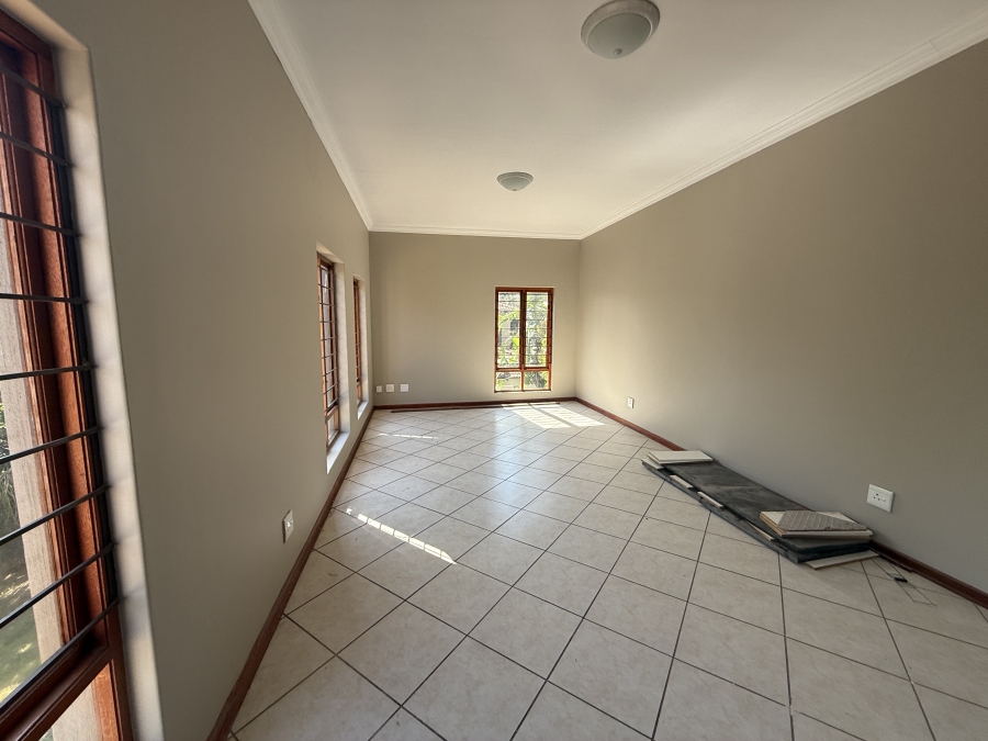 To Let 4 Bedroom Property for Rent in Ruimsig Country Estate Gauteng