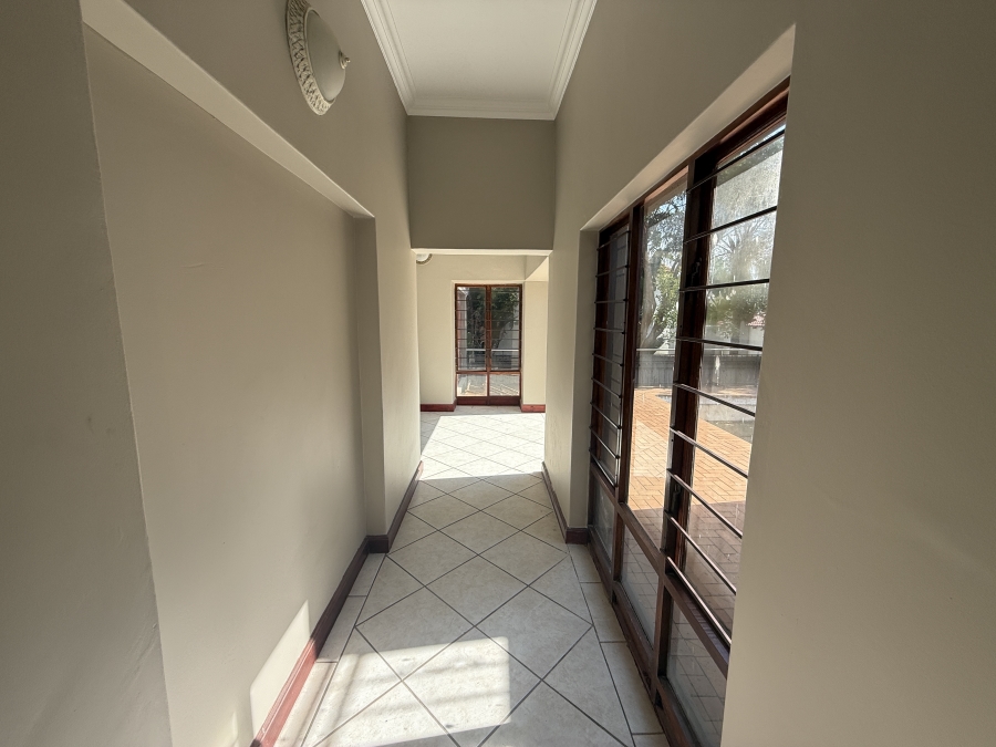 To Let 4 Bedroom Property for Rent in Ruimsig Country Estate Gauteng