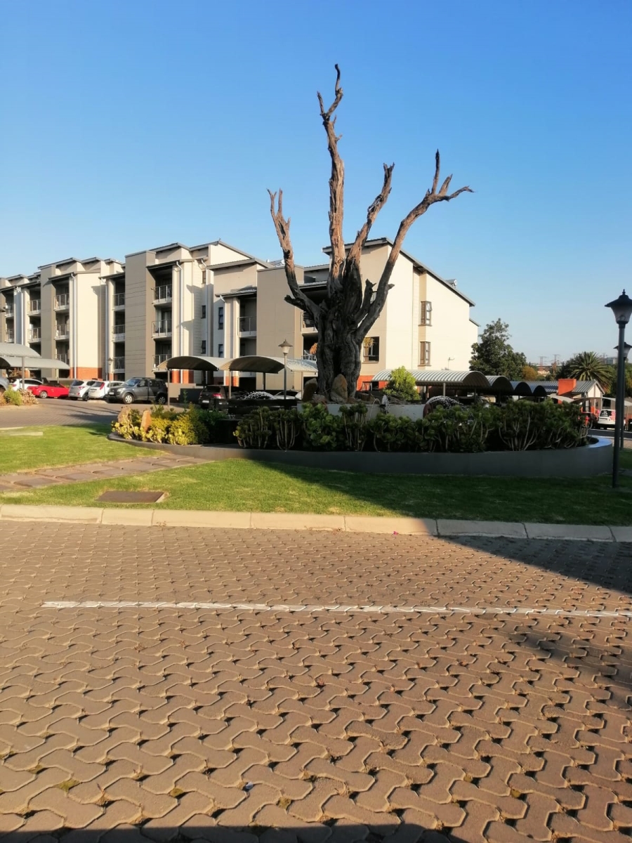 2 Bedroom Property for Sale in Sebenza Gauteng