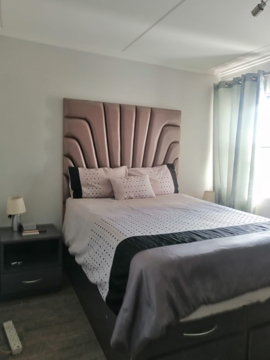 2 Bedroom Property for Sale in Sebenza Gauteng