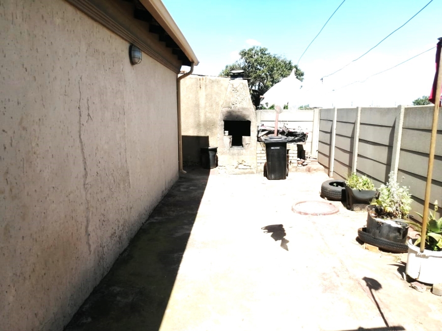 4 Bedroom Property for Sale in Ramakonopi East Gauteng