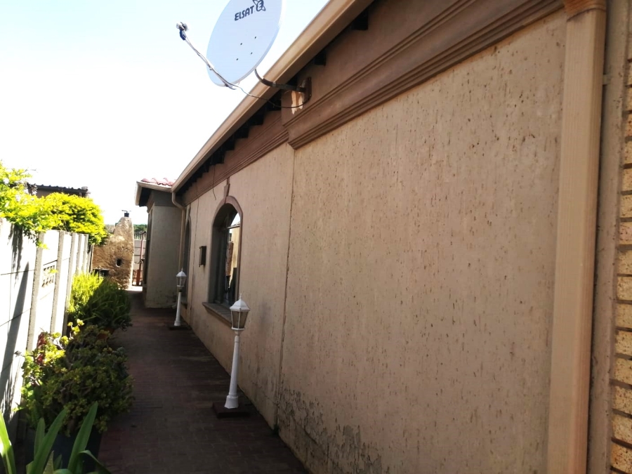 4 Bedroom Property for Sale in Ramakonopi East Gauteng