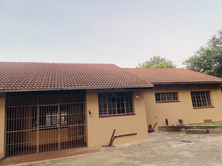 To Let 3 Bedroom Property for Rent in Glen Austin Gauteng