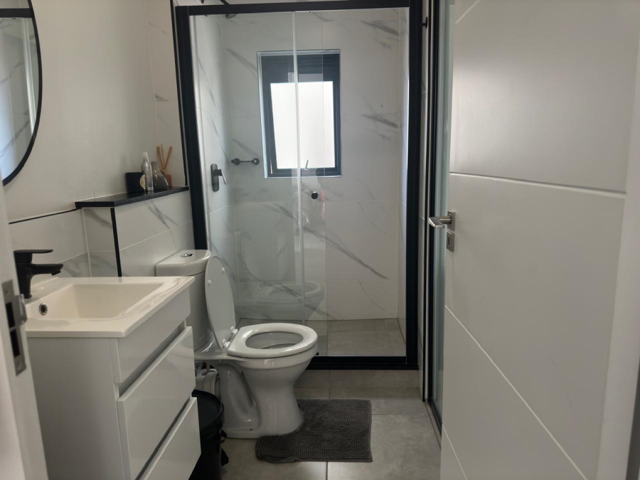2 Bedroom Property for Sale in Waterfall Gauteng