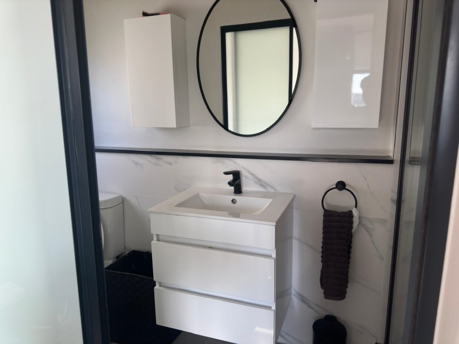 2 Bedroom Property for Sale in Waterfall Gauteng