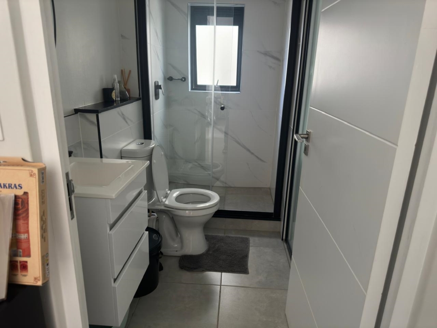 To Let 2 Bedroom Property for Rent in Waterfall Gauteng