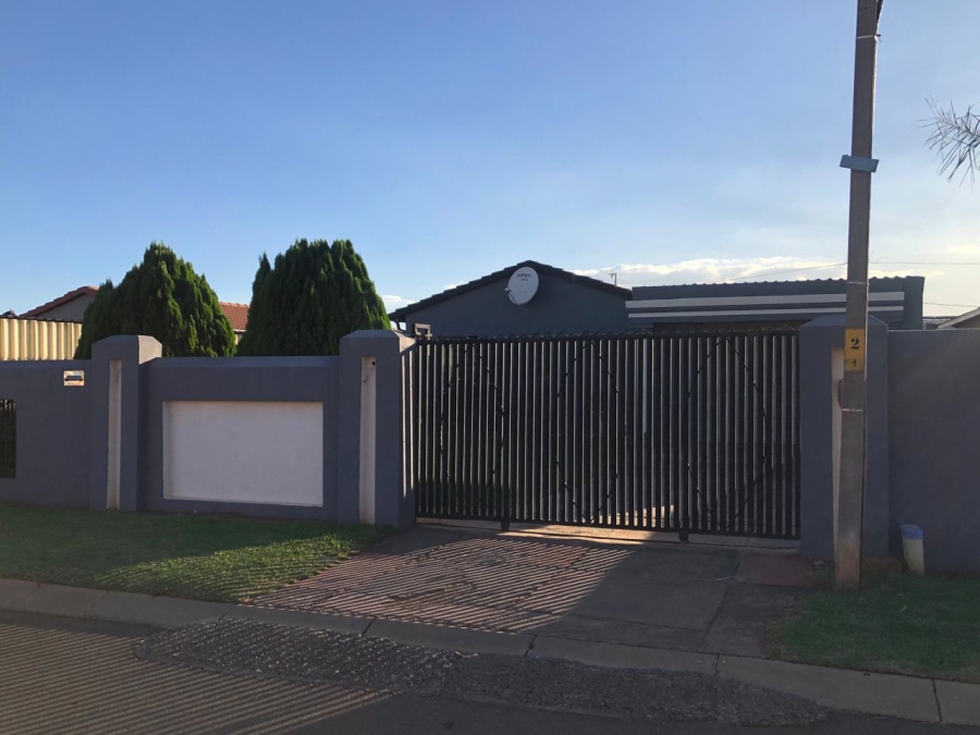 3 Bedroom Property for Sale in Roodekop Gauteng