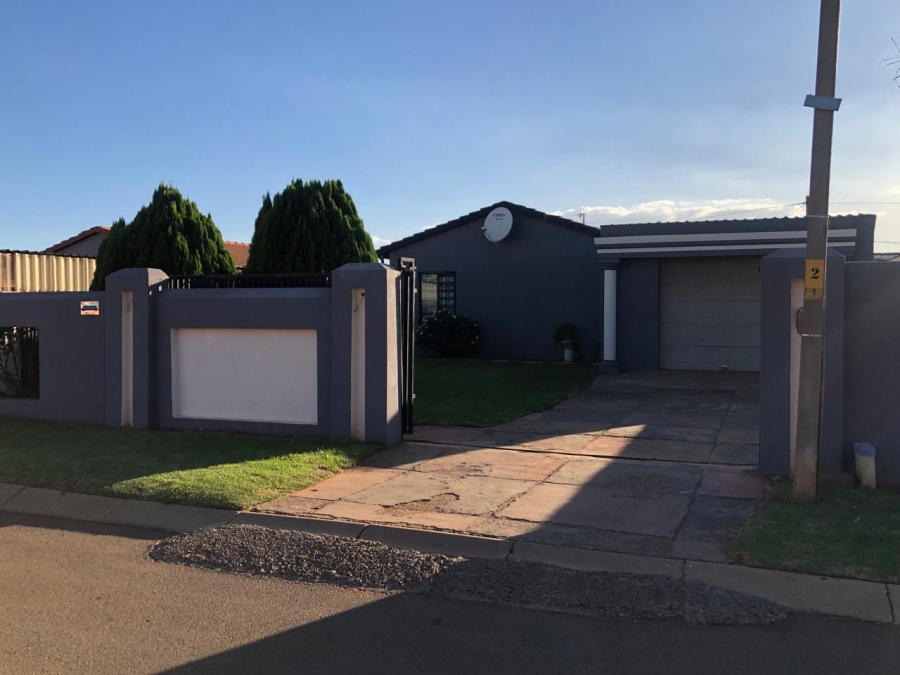 3 Bedroom Property for Sale in Roodekop Gauteng