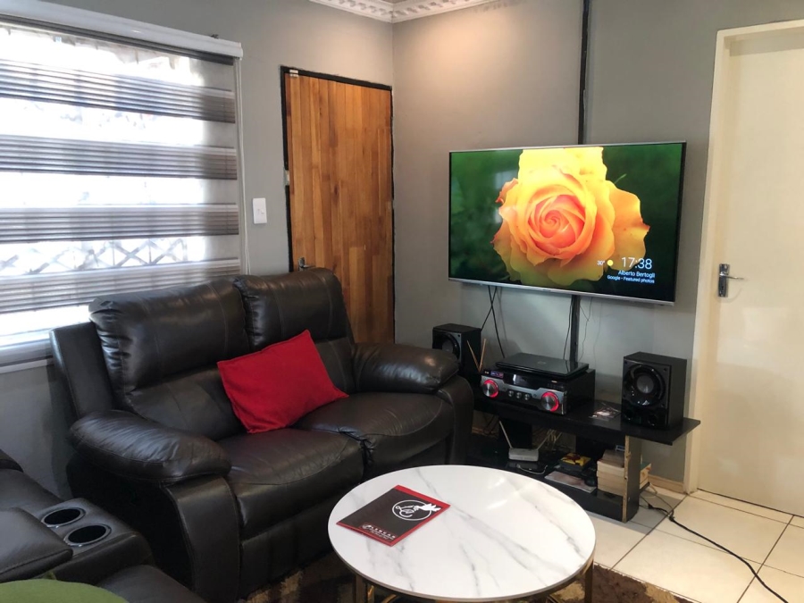 3 Bedroom Property for Sale in Roodekop Gauteng