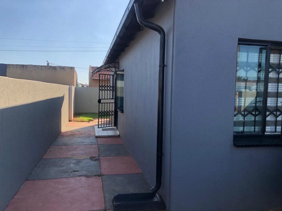 3 Bedroom Property for Sale in Roodekop Gauteng