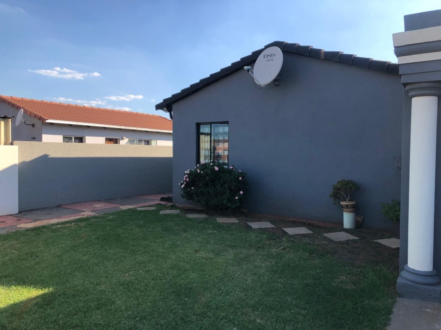 3 Bedroom Property for Sale in Roodekop Gauteng