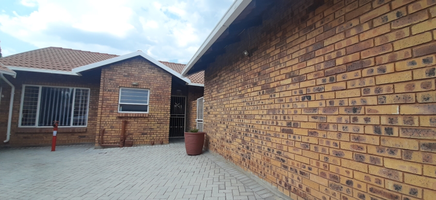 2 Bedroom Property for Sale in Witfield Gauteng