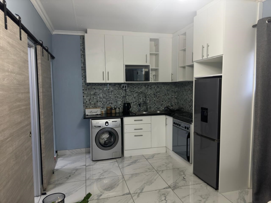 To Let 1 Bedroom Property for Rent in Sandown Gauteng