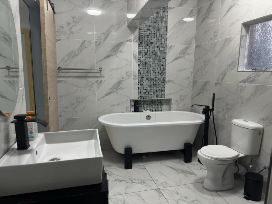 To Let 1 Bedroom Property for Rent in Sandown Gauteng