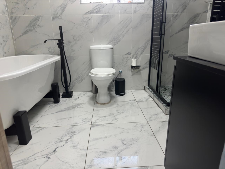 To Let 1 Bedroom Property for Rent in Sandown Gauteng