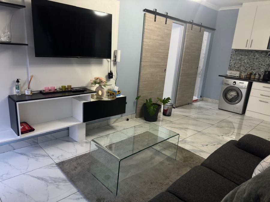 To Let 1 Bedroom Property for Rent in Sandown Gauteng