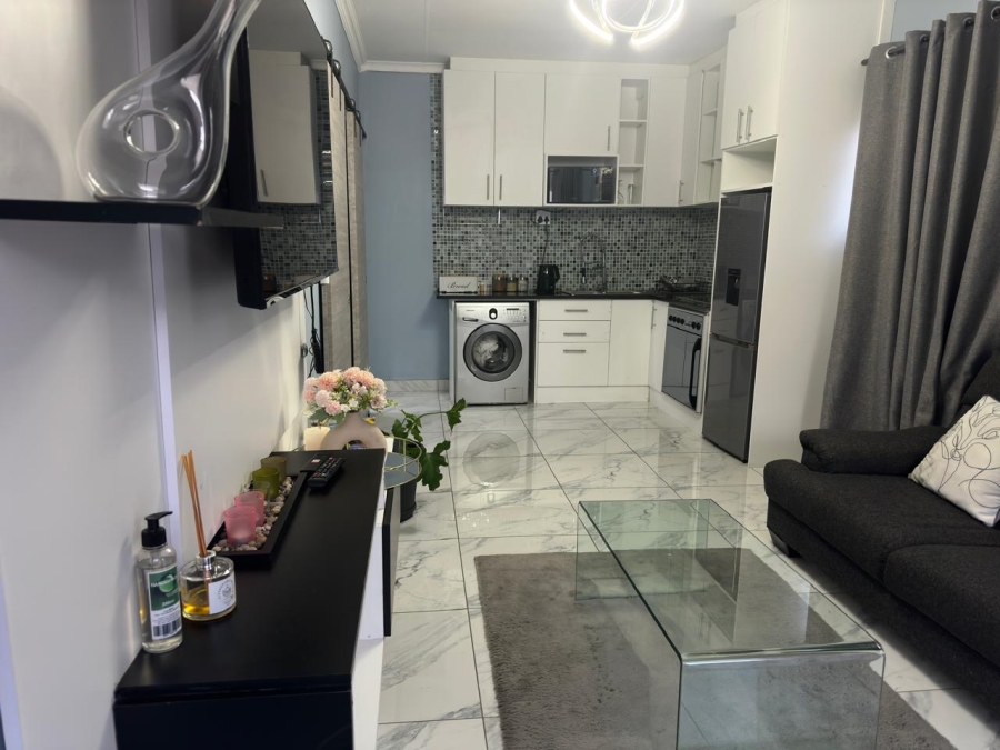 To Let 1 Bedroom Property for Rent in Sandown Gauteng