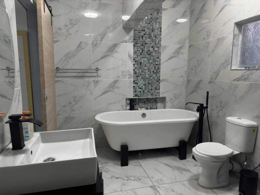 To Let 1 Bedroom Property for Rent in Sandown Gauteng