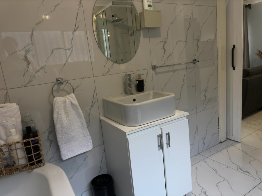 To Let 1 Bedroom Property for Rent in Sandown Gauteng