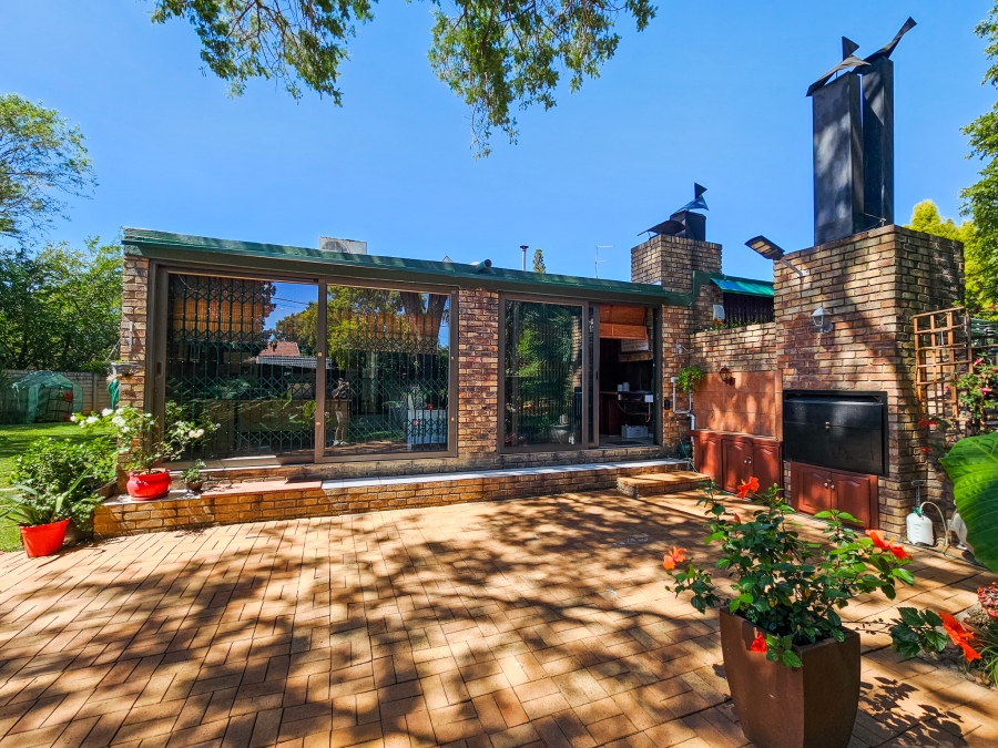 4 Bedroom Property for Sale in Garsfontein Gauteng