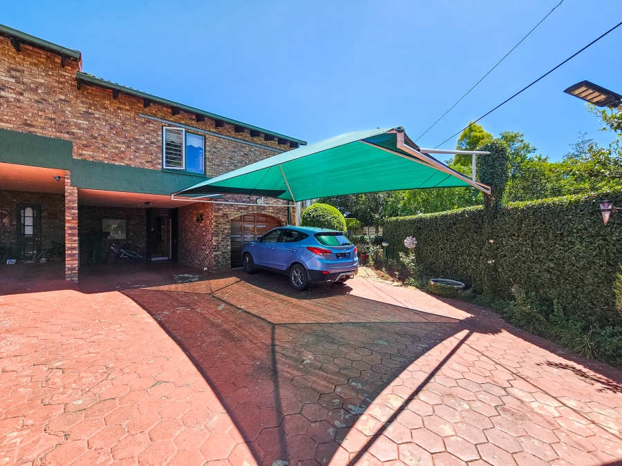 4 Bedroom Property for Sale in Garsfontein Gauteng
