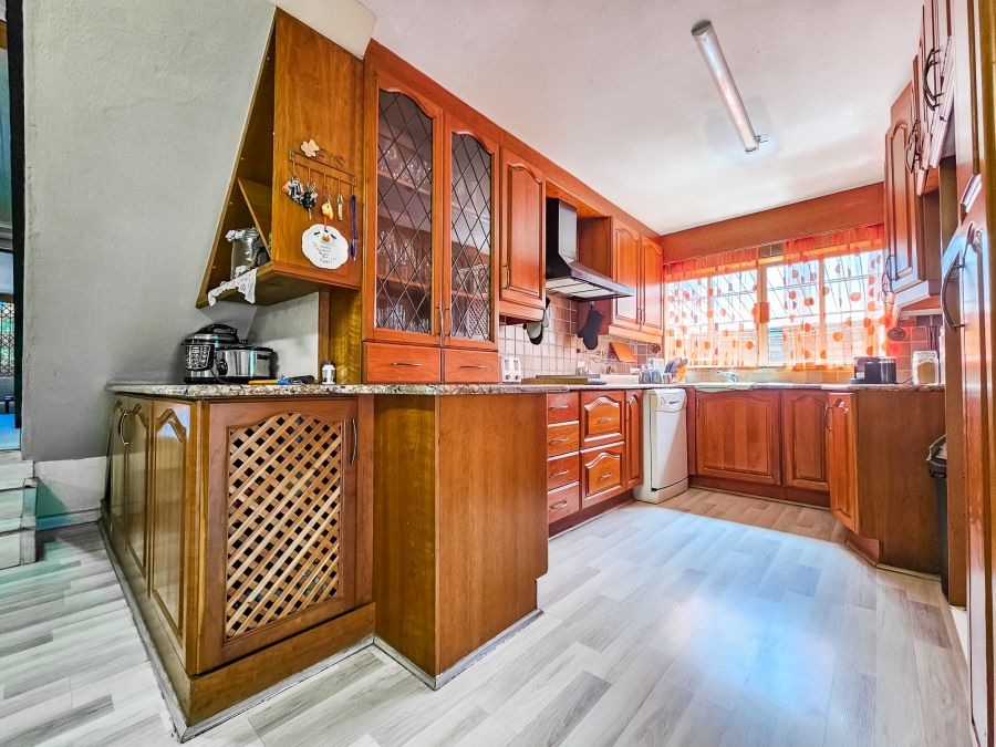 4 Bedroom Property for Sale in Garsfontein Gauteng