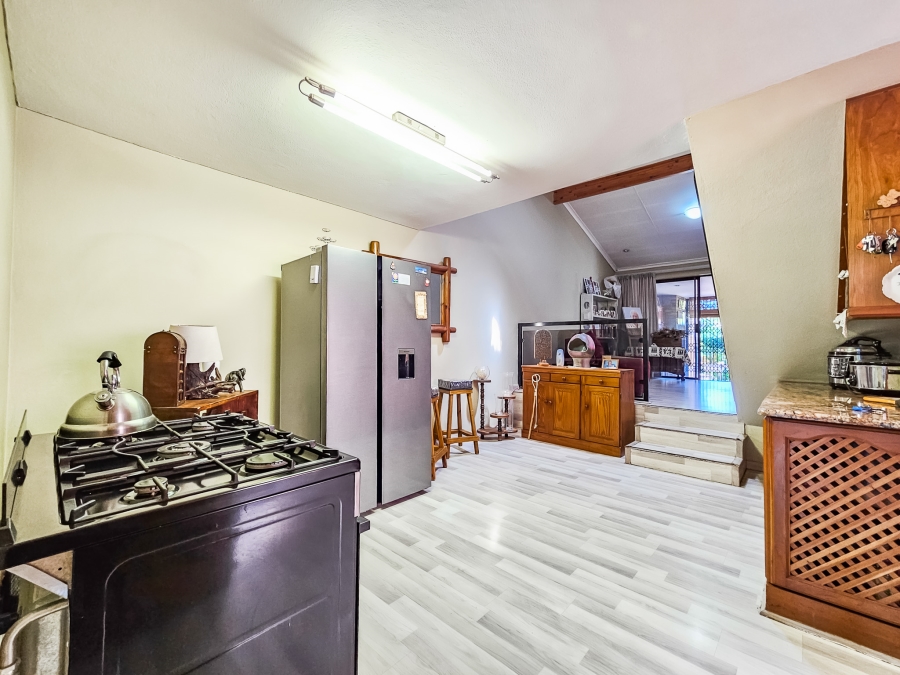 4 Bedroom Property for Sale in Garsfontein Gauteng