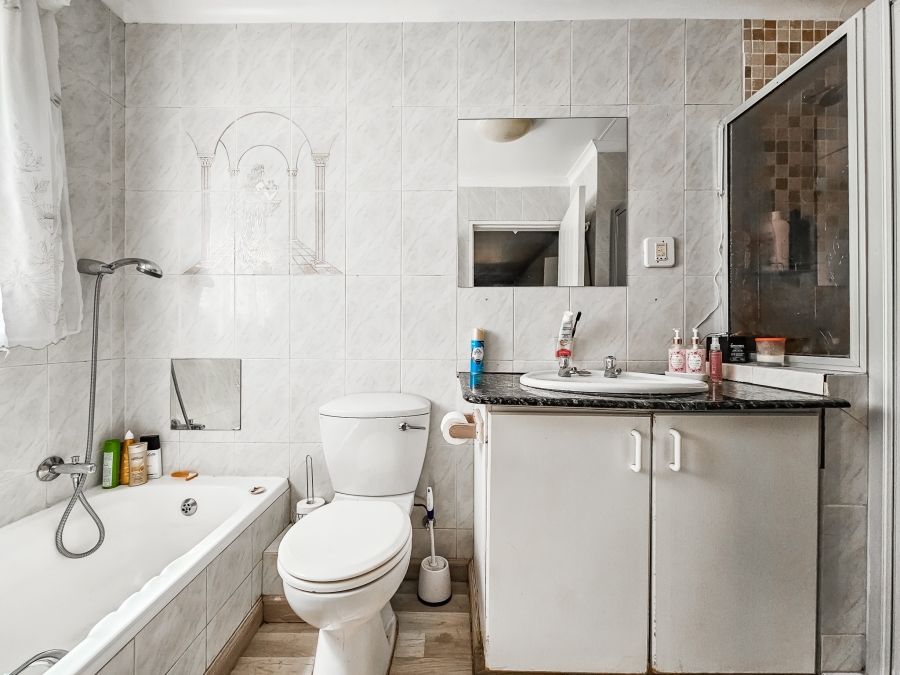 4 Bedroom Property for Sale in Garsfontein Gauteng