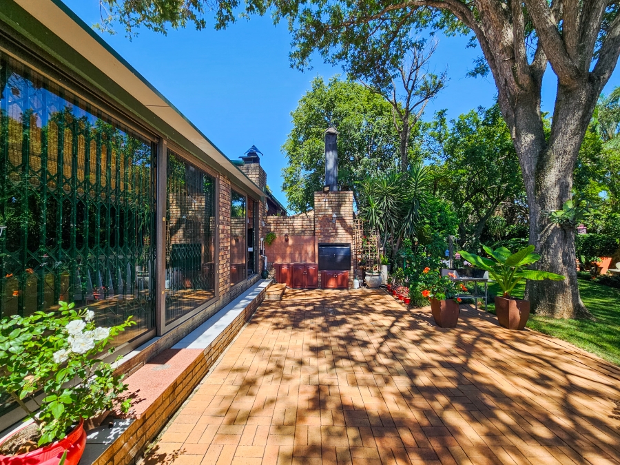 4 Bedroom Property for Sale in Garsfontein Gauteng