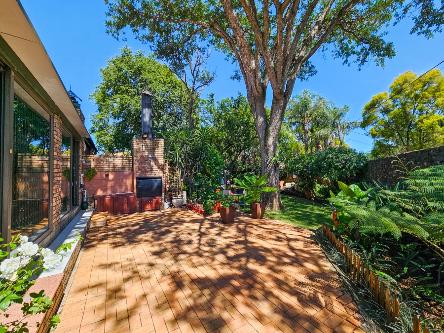 4 Bedroom Property for Sale in Garsfontein Gauteng