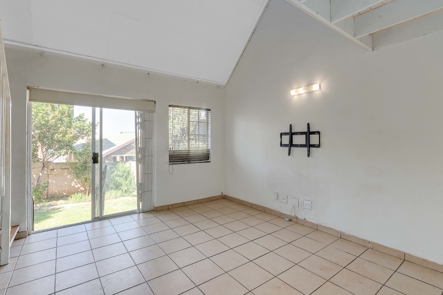 3 Bedroom Property for Sale in Noordwyk Gauteng