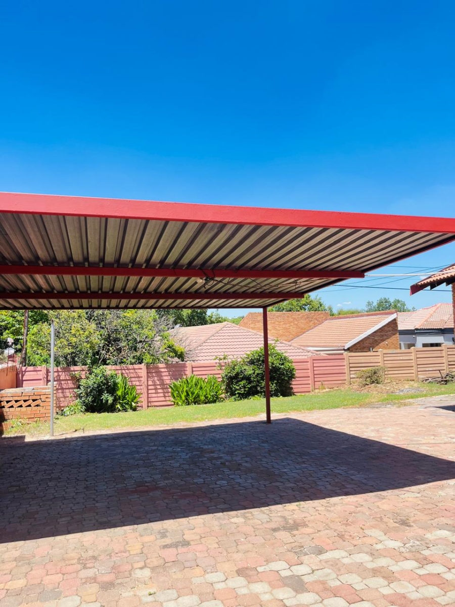 To Let 4 Bedroom Property for Rent in Country View Gauteng