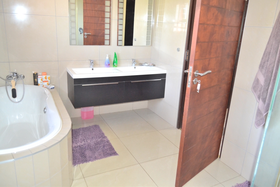 4 Bedroom Property for Sale in Stone Ridge Gauteng