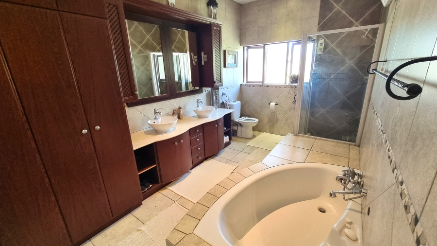 6 Bedroom Property for Sale in Willow Acres Gauteng