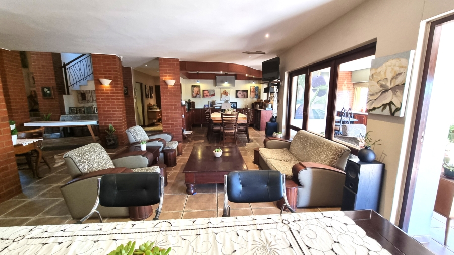 6 Bedroom Property for Sale in Willow Acres Gauteng