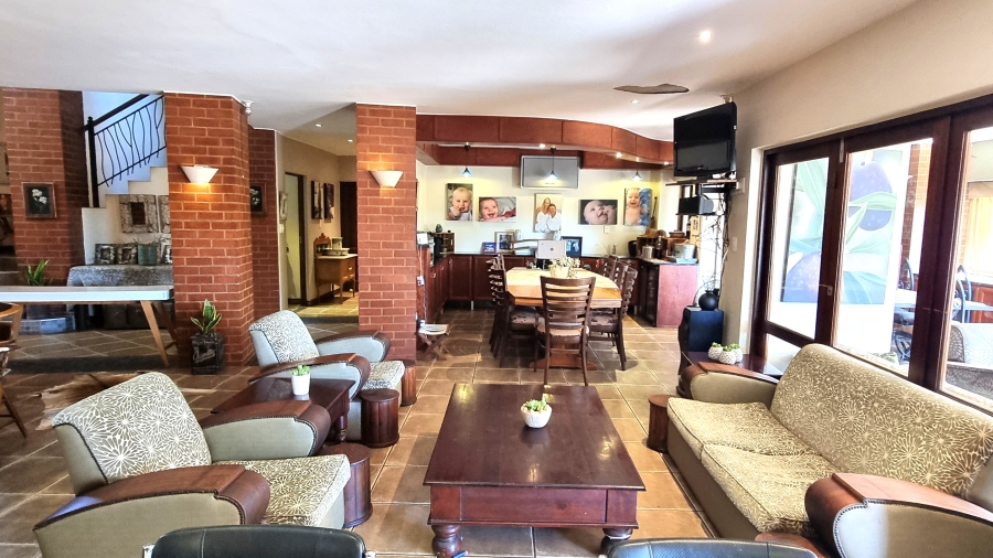 6 Bedroom Property for Sale in Willow Acres Gauteng