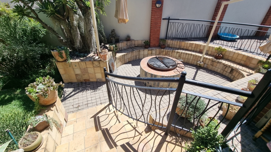 6 Bedroom Property for Sale in Willow Acres Gauteng