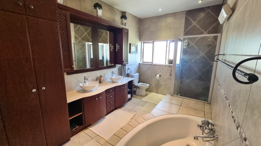 6 Bedroom Property for Sale in Willow Acres Gauteng